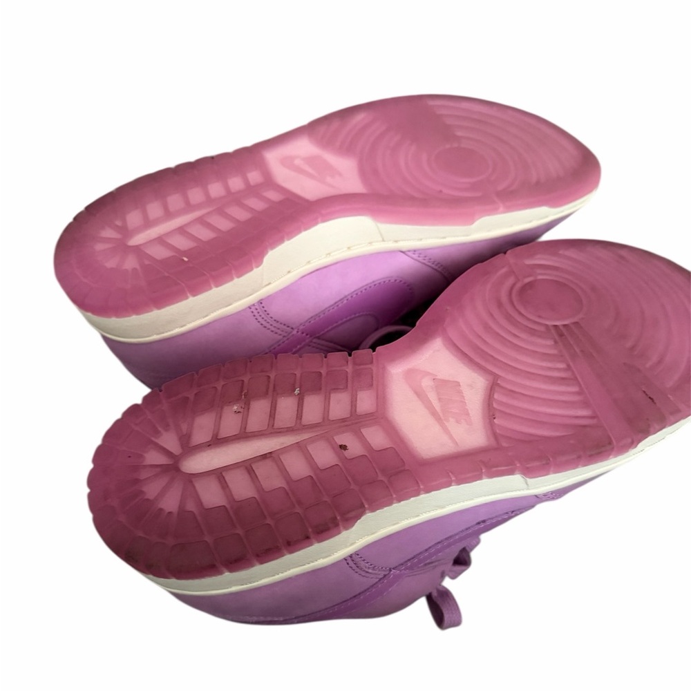 Nike Women’s Lavender Low-Top Sneakers - Picture 5 of 6